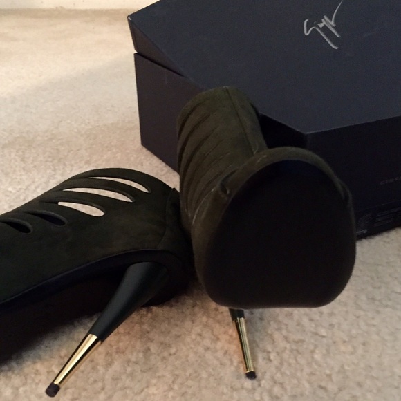 ✨Host Pick✨Giuseppe Zanotti caged booties - Picture 4 of 4