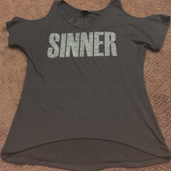 Hot topic off shoulder shirt