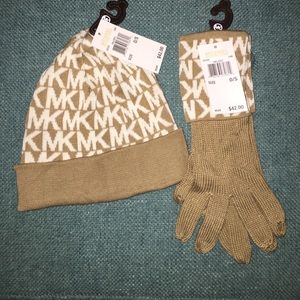 Michael Kors glove& hat set