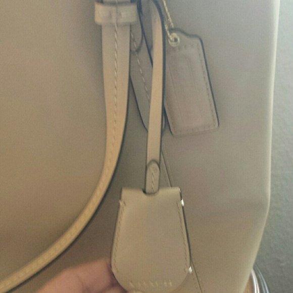 Coach Peyton - Picture 3 of 4