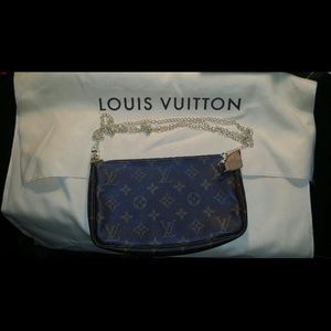 100% Legit Mint Louis Vuitton Pouchette/Crossbody