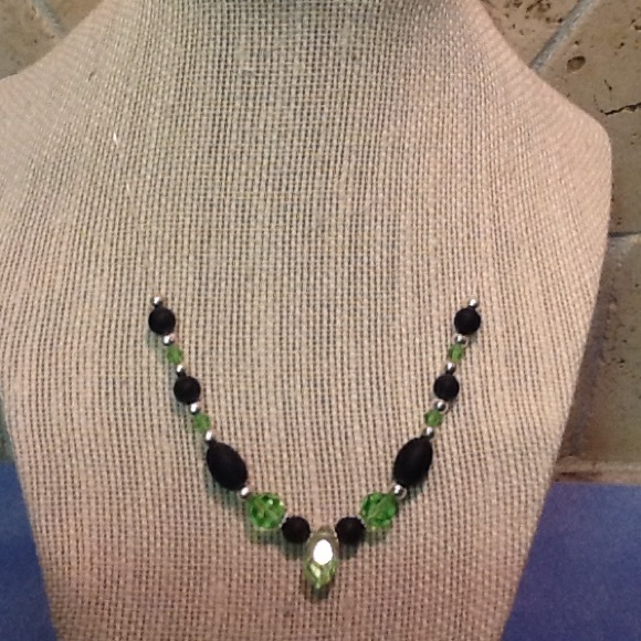 Floating crystal light green necklace 18"