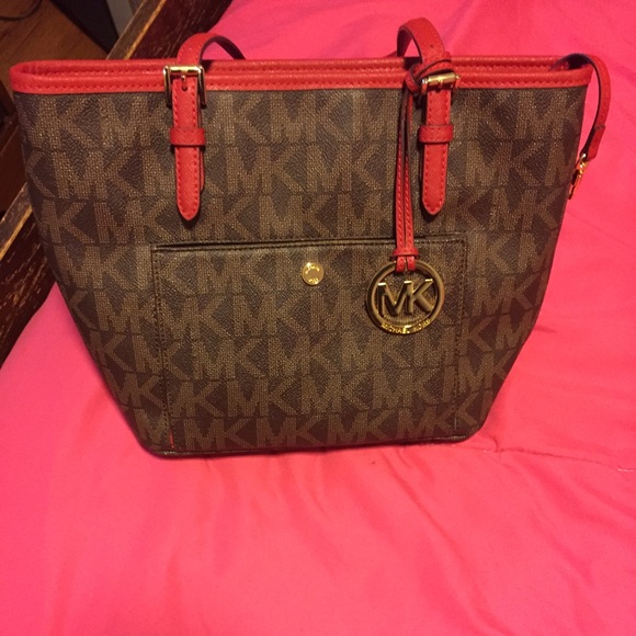 Gently used Michael Kors bag! Great condition!!! - Picture 1 of 3