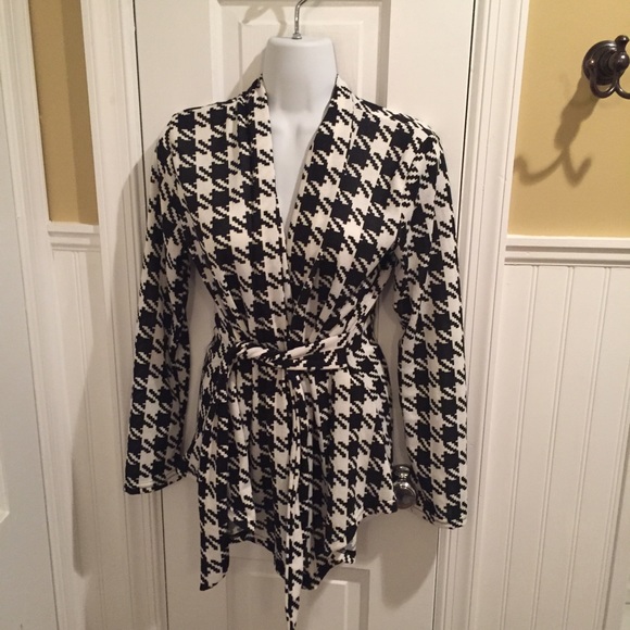 Tops - Houndstooth open cardi with belt