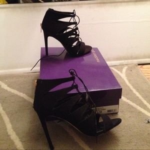 Madden Girl Raceyyy lace up pumps