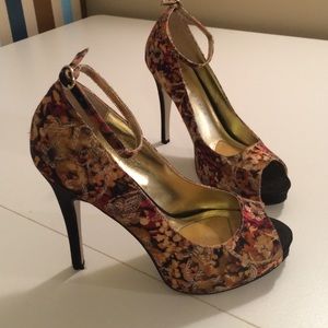 Beautiful peep toe pumps