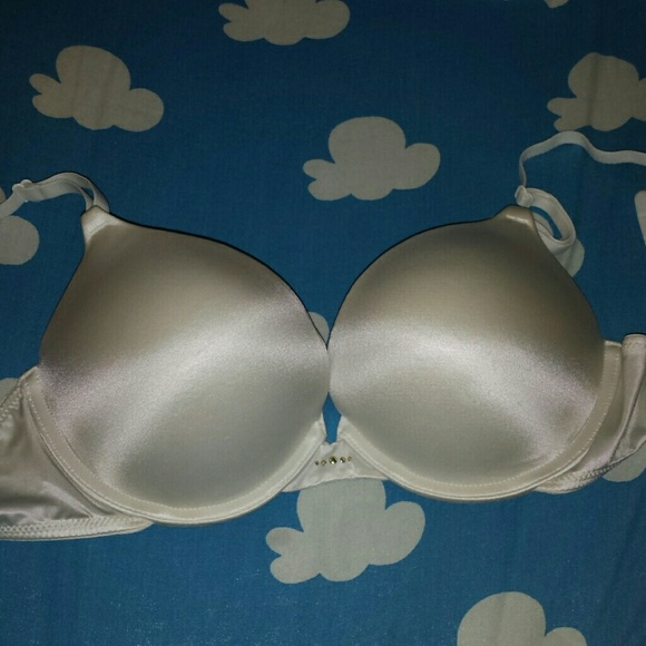 Never worn 34C super push up bra