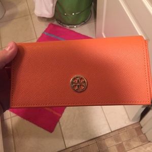 tory burch sunglasses case