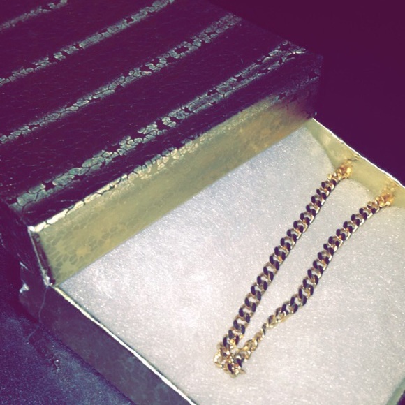 A gold necklace