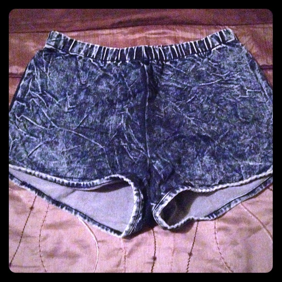 Shorts - Picture 1 of 2