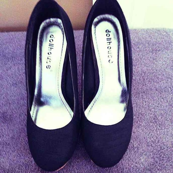 Black pumps - Picture 2 of 3