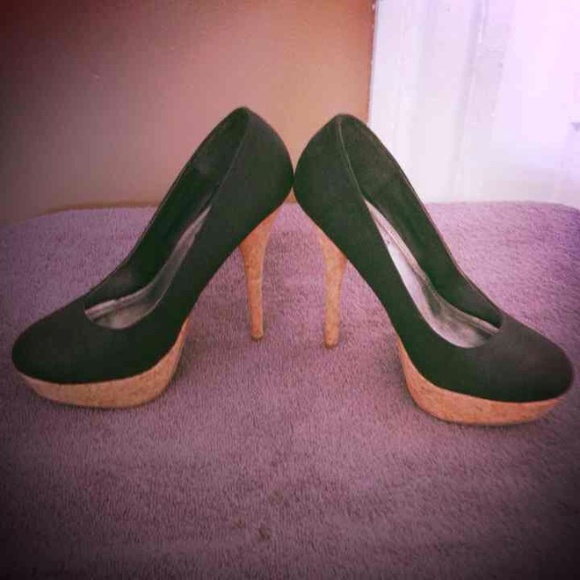 Black pumps - Picture 3 of 3