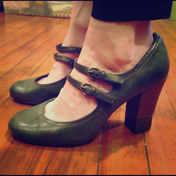 Olive and brown stacked heeled pumps