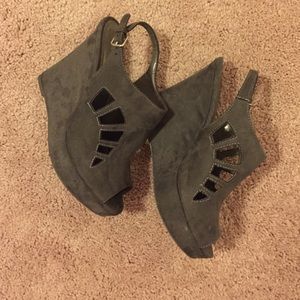 Very cute wedges. Dark grey. Size 7.