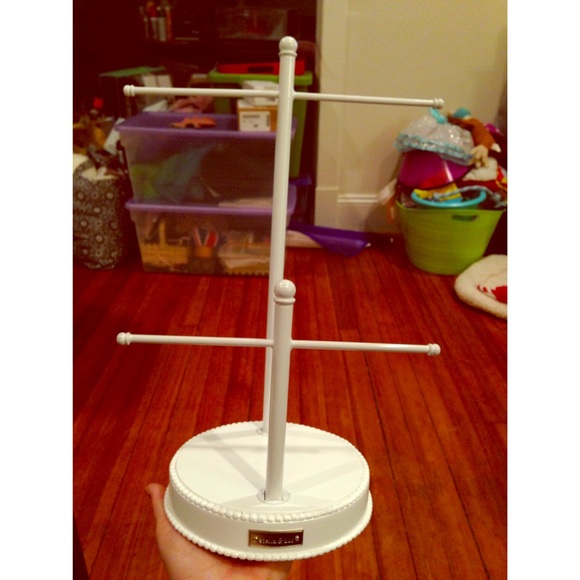 Stella & Dot earring and necklace bar