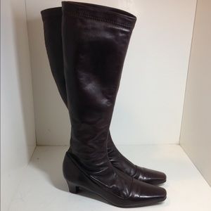 On Hold- Cole Haan brown boots