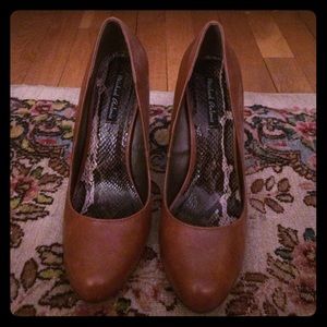 Beautiful brown leather heels!