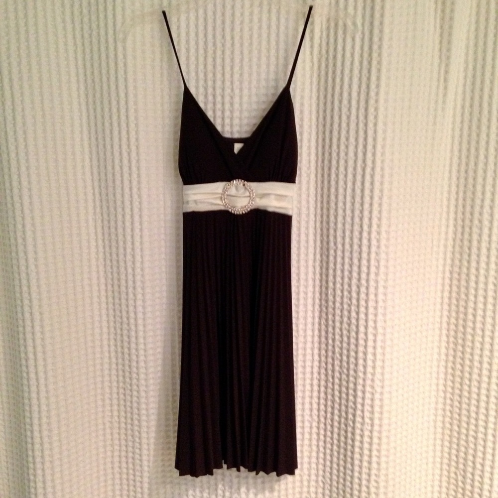 ⭐️MAKE AN OFFER!!⭐️ Brown dress