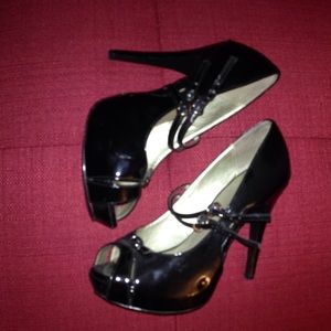 Bakers all black pumps