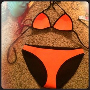 Exact triangl dupe. Never worn