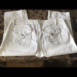 Rue 21 white capris