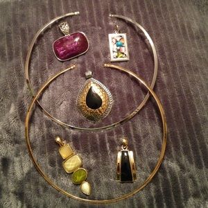 5 slides and 2 chocker necklaces. (Bundle pkg)