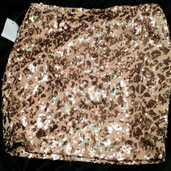 #Sequence#nightout #skirt #goldsequence #nudecolor - Picture 3 of 4
