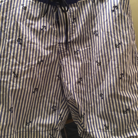 Guys Swim trunks Anchor Izod large.