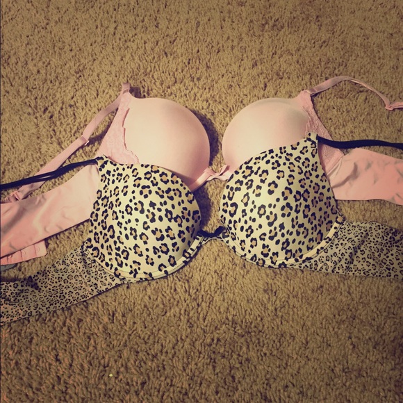 Two VS bras size 34 B