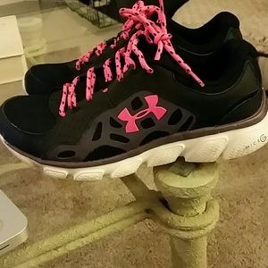 2 pairs Running shoes, vs bra bundle