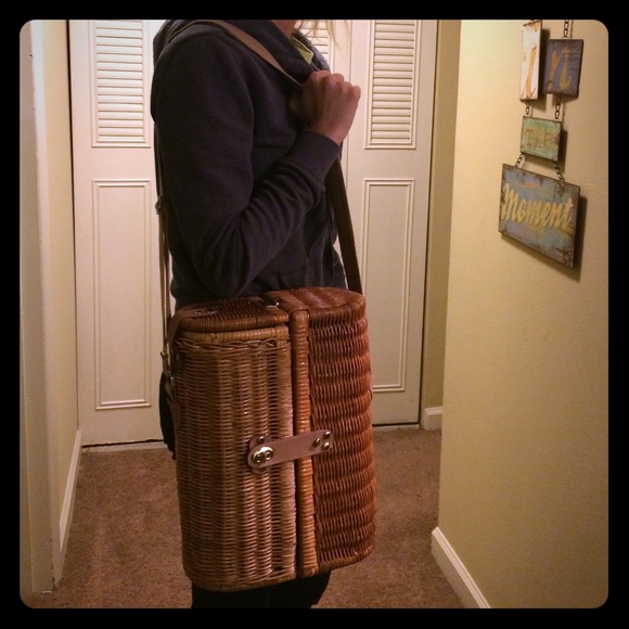 Wine carrier , so cute !