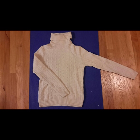 J crew classic creme cable knit sweater