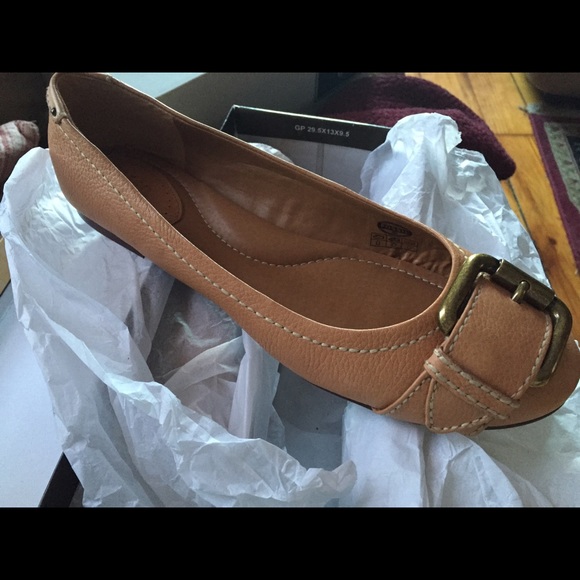 NIB Fossil Maddox Camel Flats with Buckle toe