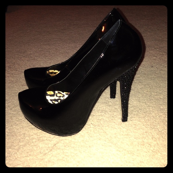 Black pumps with rhinestone heel NWOB