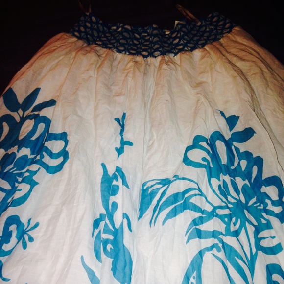 A turquoise and white skirt size 14/16,cute skirt