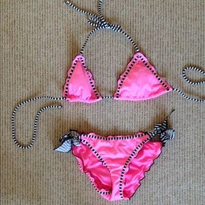 Neon pink triangle top VS bikini!  Scrunch bottoms