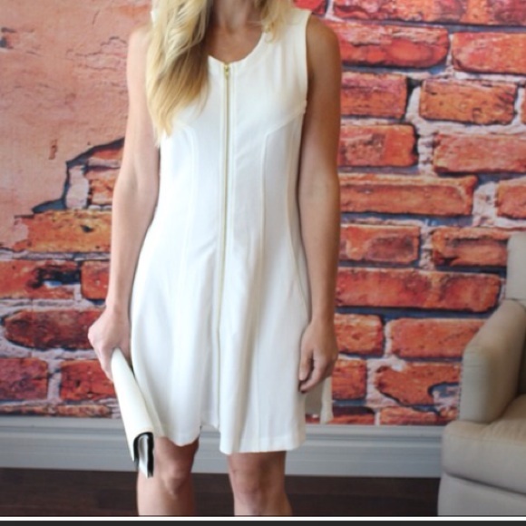 Dresses & Skirts - 🎉HP🎉White A-line Dress with Zipper