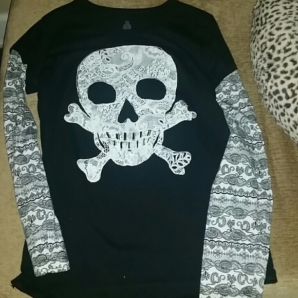 Skull long sleeve shirt