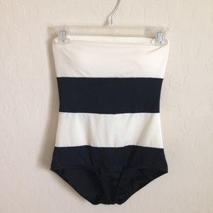 ✂️✂️✂️DKNY Striped Bathing Suit