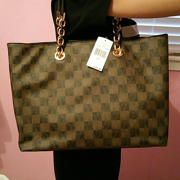 **SOLD Michael Kors Large Cynthia Tote SOLD***
