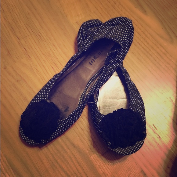 Peep toe flats