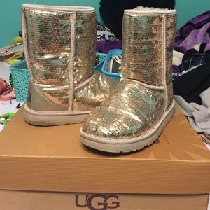 Women short classic sparkle sliver boots .