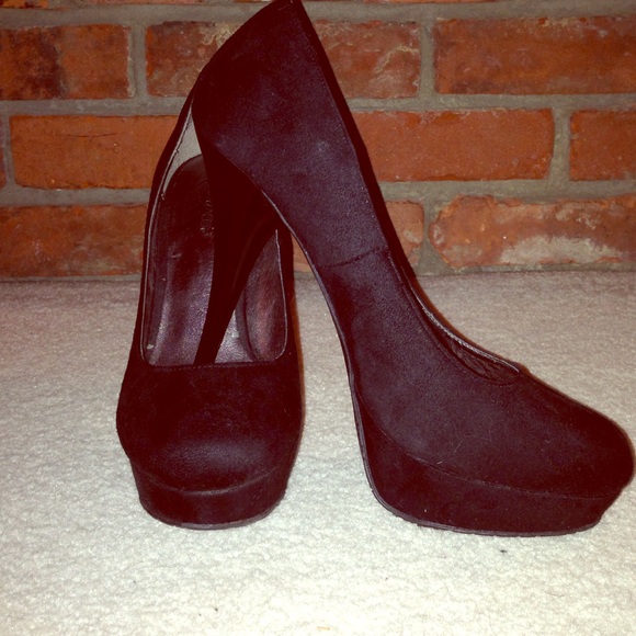 Candies black suede pumps
