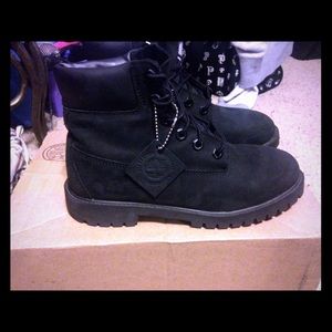 Black timberland boots