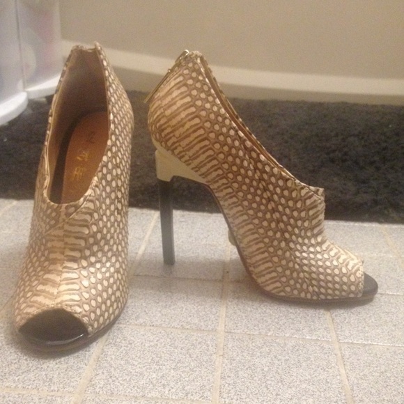 Gwen stefani size 6 lamb booties