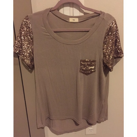 🚫🚫SOLD🚫🚫Sequin Pocket Top