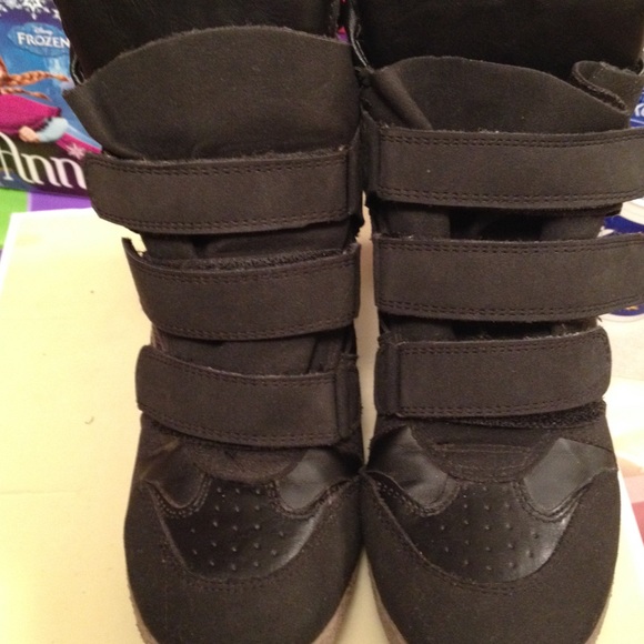 'Isabel Murant' inspired sneaker by Xhilaration - Picture 1 of 4