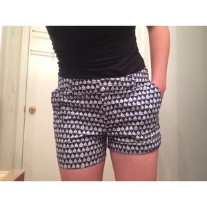 🌊 Navy blue shorts with white sailboat pattern⛵️