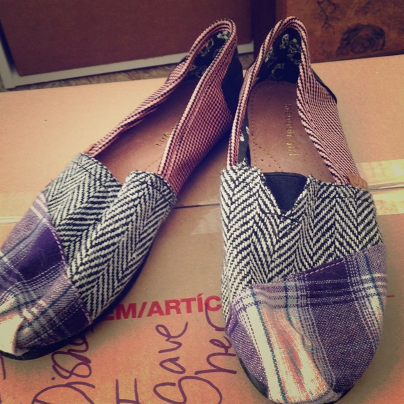 New Steve Madden flats (like toms)
