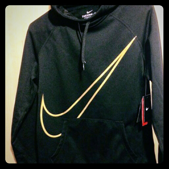 NWT Therma-fit Nike Hoodie w/ thumb holes!